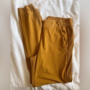 Athleta textured Brooklyn jogger